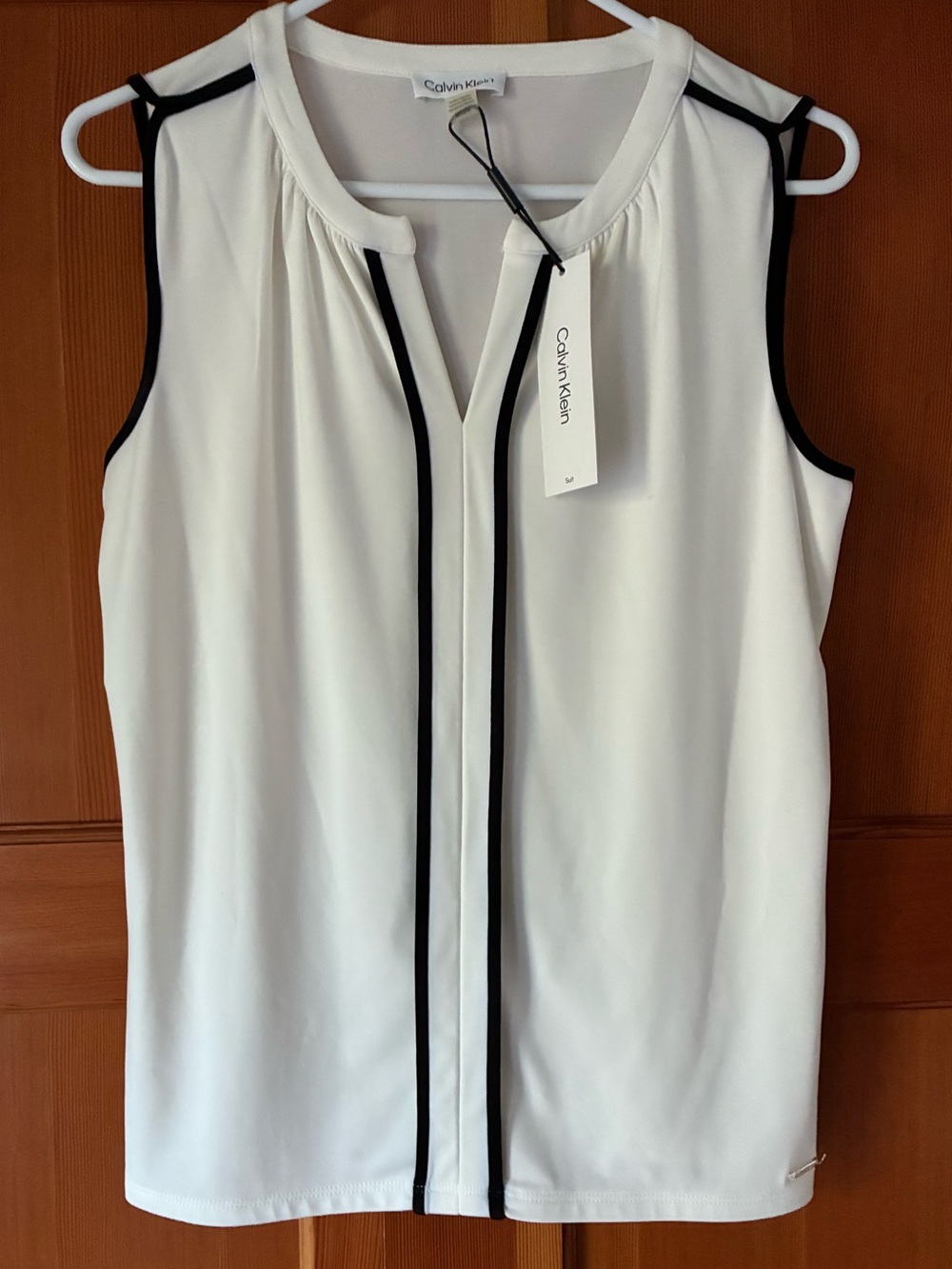 Calvin Klein NWT Sleeveless Split Neck Blouse Top Off-White Black Trim M